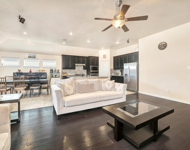 1008 Hoxton Lane - Photo Thumbnail 5