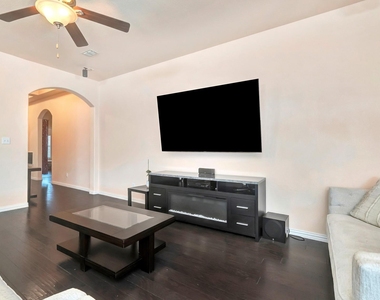 1008 Hoxton Lane - Photo Thumbnail 7