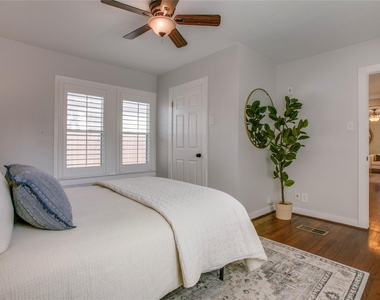 2745 Ivandell Avenue - Photo Thumbnail 22