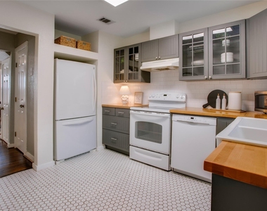 2745 Ivandell Avenue - Photo Thumbnail 16