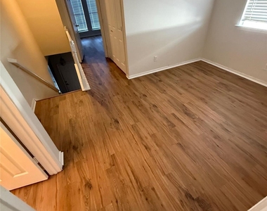 1737 Circle Creek Drive - Photo Thumbnail 5