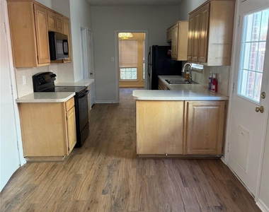 1737 Circle Creek Drive - Photo Thumbnail 6
