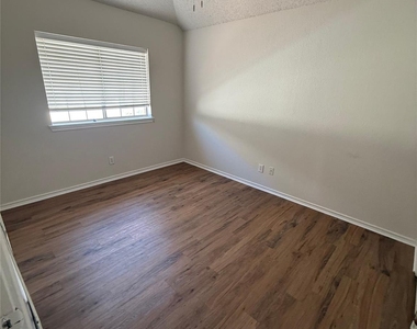 1737 Circle Creek Drive - Photo Thumbnail 1