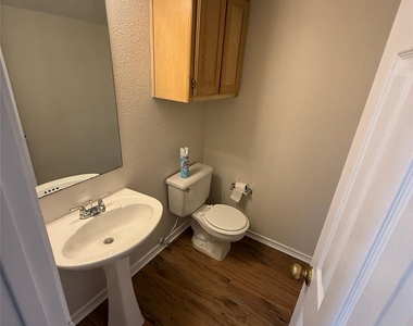 1737 Circle Creek Drive - Photo Thumbnail 3