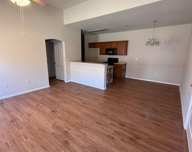 952 Sylvia Street - Photo Thumbnail 6