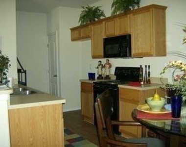 957 Sylvia Street - Photo Thumbnail 1
