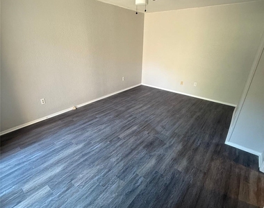 7412 Lemonwood Lane - Photo Thumbnail 9