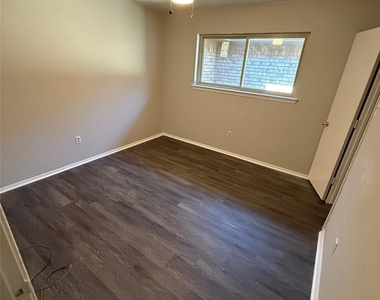 7412 Lemonwood Lane - Photo Thumbnail 6