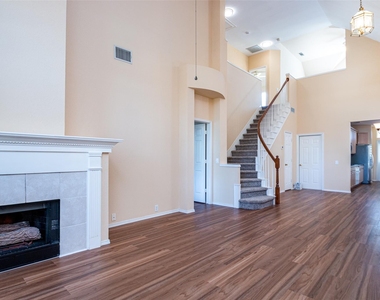 3956 Cobblestone Court - Photo Thumbnail 5