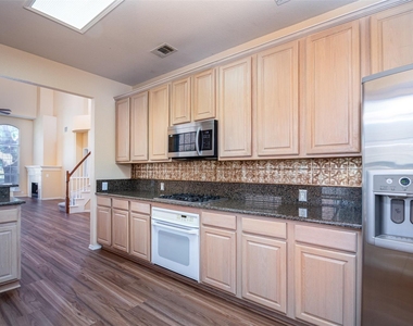 3956 Cobblestone Court - Photo Thumbnail 4