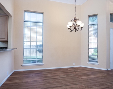 3956 Cobblestone Court - Photo Thumbnail 8