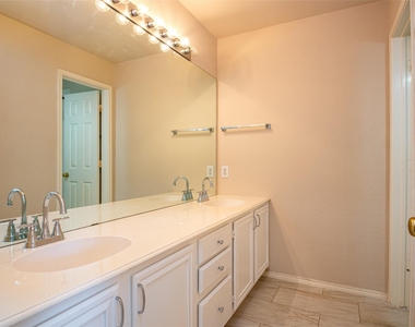 3956 Cobblestone Court - Photo Thumbnail 15
