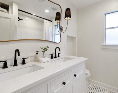 1224 Hollywood Avenue - Photo Thumbnail 11
