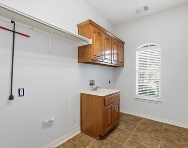 3908 Moonbeam Court - Photo Thumbnail 19