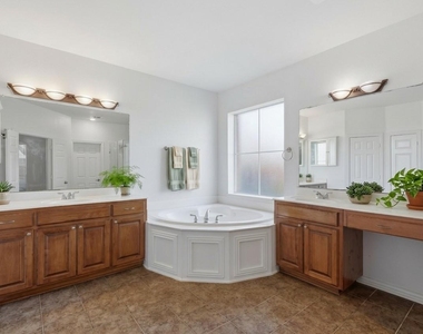 3908 Moonbeam Court - Photo Thumbnail 14