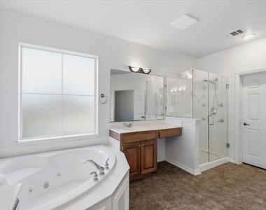 3908 Moonbeam Court - Photo Thumbnail 15
