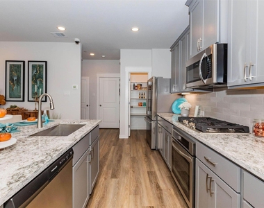7419 Fiore Drive - Photo Thumbnail 8