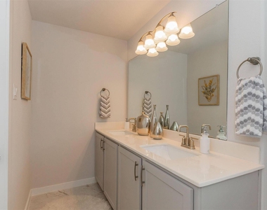 7419 Fiore Drive - Photo Thumbnail 15