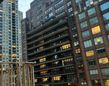 East 82 Street / 1st Avenue - Photo Thumbnail 9