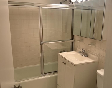 East 82 Street / 1st Avenue - Photo Thumbnail 1