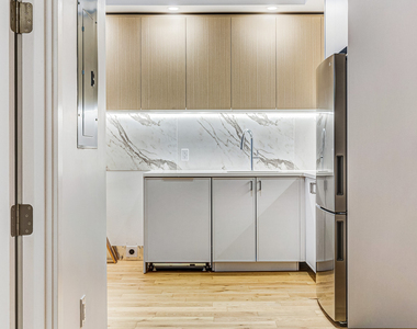 38-38 32nd St  11101 - Photo Thumbnail 7