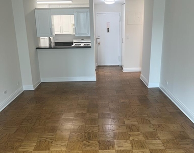 East 71st Street - Photo Thumbnail 4