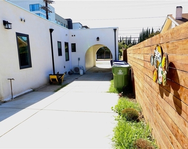 1113 W Hellman - Photo Thumbnail 17