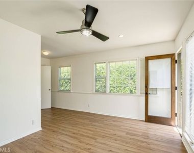 313 Venice Way - Photo Thumbnail 8
