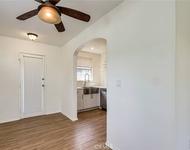 313 Venice Way - Photo Thumbnail 4