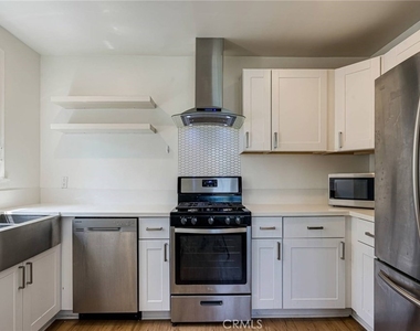 313 Venice Way - Photo Thumbnail 5