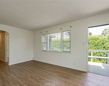 313 Venice Way - Photo Thumbnail 3