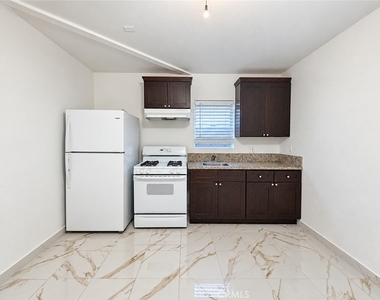 7707 Babcock Avenue - Photo Thumbnail 4