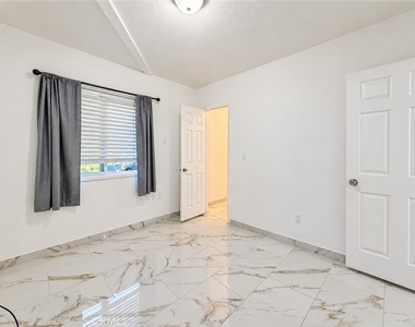 7707 Babcock Avenue - Photo Thumbnail 6
