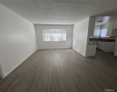 144 W Hillsdale Street - Photo Thumbnail 3