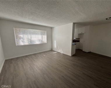 144 W Hillsdale Street - Photo Thumbnail 10