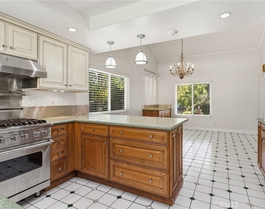 5503 Softwind Way - Photo Thumbnail 11