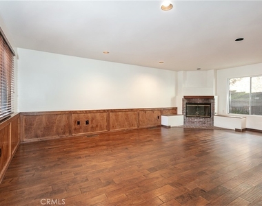 21429 Rios Street - Photo Thumbnail 4