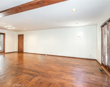 21429 Rios Street - Photo Thumbnail 3