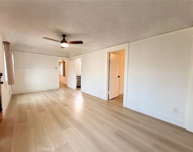 2245 Pine Avenue - Photo Thumbnail 5