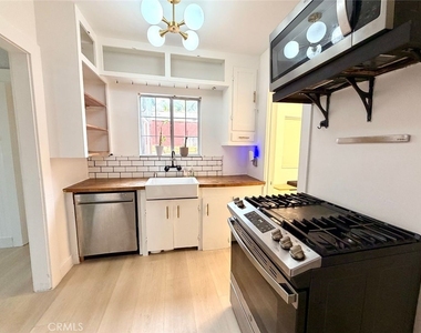 2245 Pine Avenue - Photo Thumbnail 9
