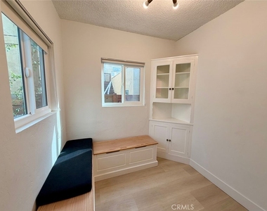 2245 Pine Avenue - Photo Thumbnail 11