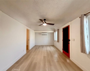2245 Pine Avenue - Photo Thumbnail 3