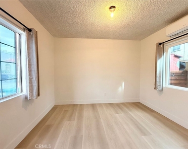 2245 Pine Avenue - Photo Thumbnail 22
