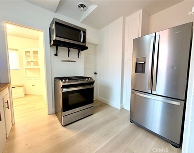 2245 Pine Avenue - Photo Thumbnail 8