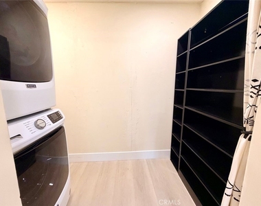 2245 Pine Avenue - Photo Thumbnail 20