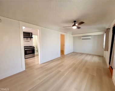 2245 Pine Avenue - Photo Thumbnail 2