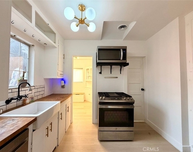 2245 Pine Avenue - Photo Thumbnail 7