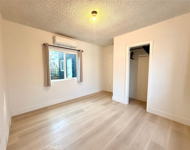 2245 Pine Avenue - Photo Thumbnail 23