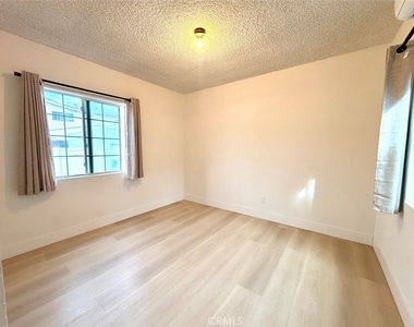2245 Pine Avenue - Photo Thumbnail 21