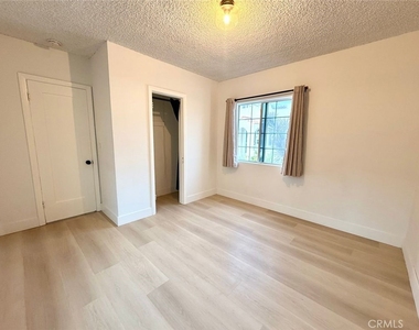 2245 Pine Avenue - Photo Thumbnail 24